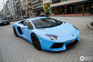 Avistado un Lamborghini Aventador de un azul muy exclusivo
