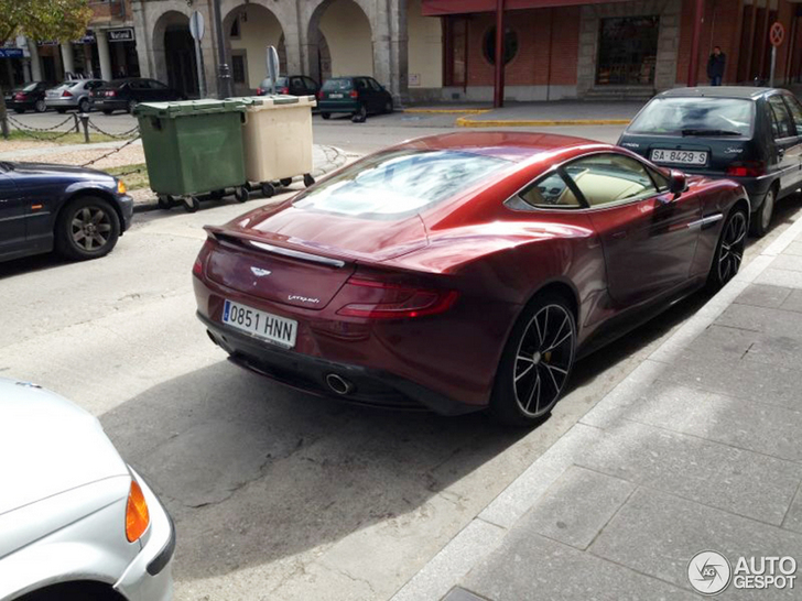Prachtig rode Aston Martin Vanquish gespot