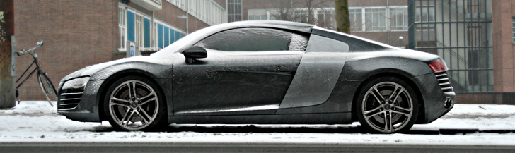 Na koniec zimy: samochody w śniegu