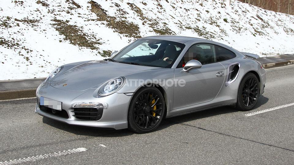 The Porsche 991 Turbo is spotted without camouflage!