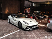 入镜:  香港 Spia DMC Luxury 法拉利 F12berlinetta