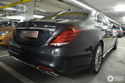 奔驰 S 65 AMG 在停车间也很耀眼!