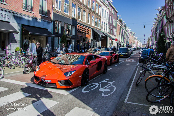 Spot van de dag: identieke Aventadors in Amsterdam
