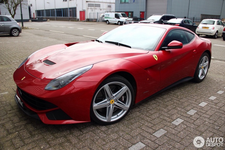 Spot van de dag: Ferrari F12berlinetta in Laren