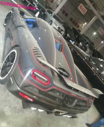 Ingenomen Koenigsegg Agera R staat stof te happen in China