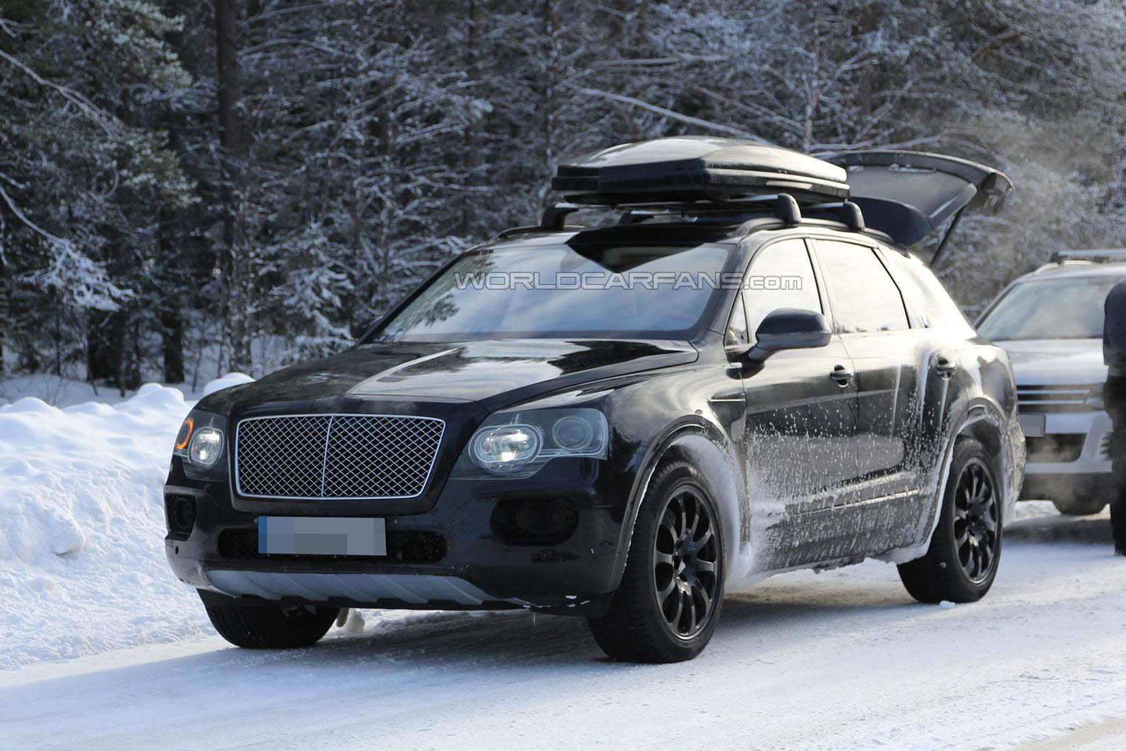 Bentley Bentayga met minder camouflage gespot