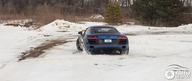 Audi R8 V10 speelt in de sneeuw