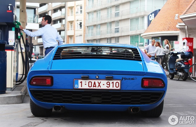 Blauwe Lamborghini Miura P400 gespot
