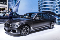 Genève 2016: BMW M760Li xDrive