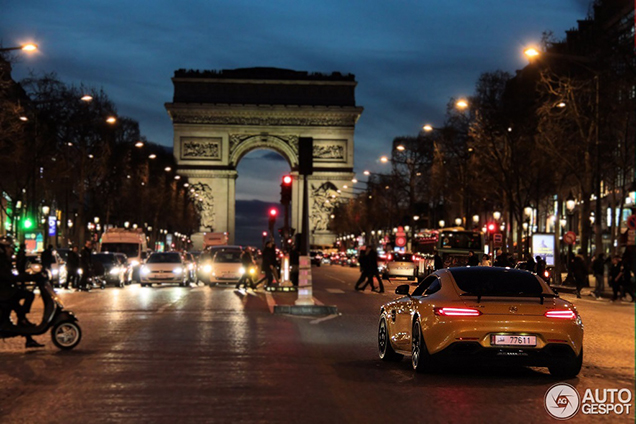 Gespot: Mercedes-AMG GT S op de mooiste plekken in Parijs
