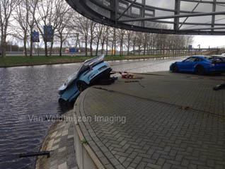 Porsche 991 GT3 RS zoekt het water op in Amsterdam