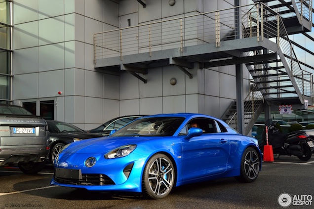 Alpine A110 maakt eerste meters op straat