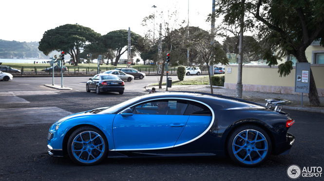 Gespot: Bugatti doet testritten met klanten in Portugal