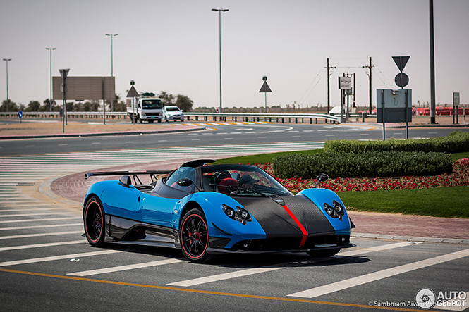 Kijk dit nou, Pagani Zonda Cinque Roadster in Dubai