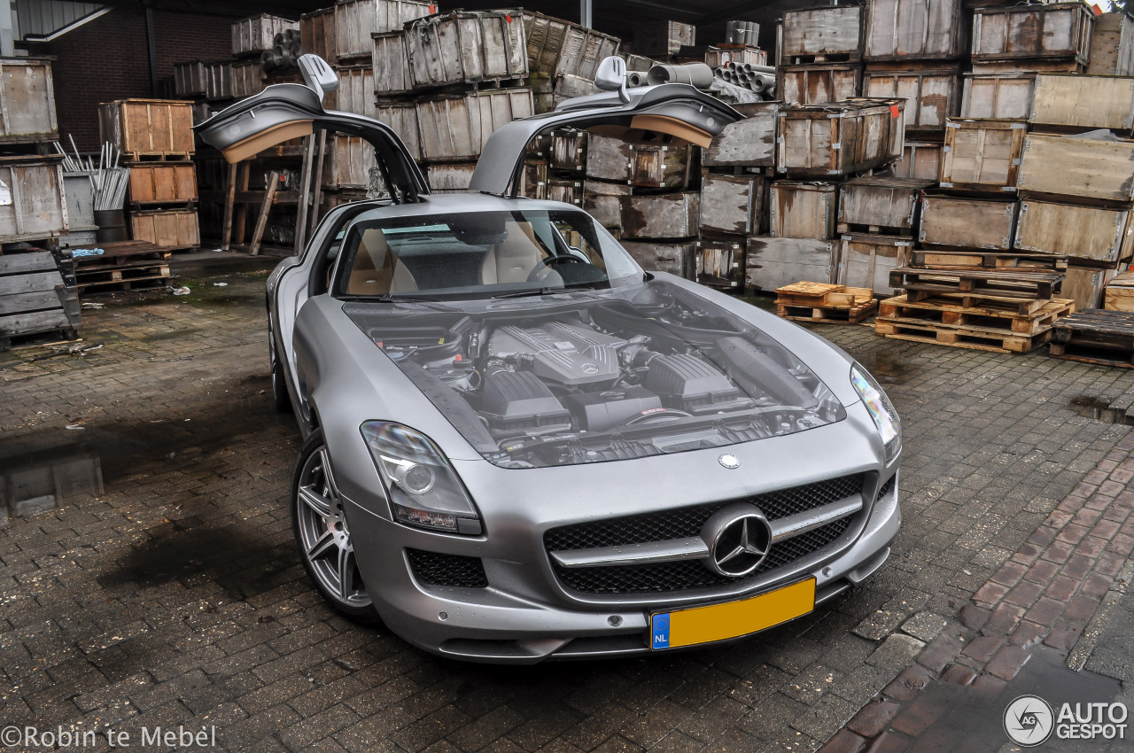 Spot van de Dag: fotoshoot met Mercedes SLS AMG