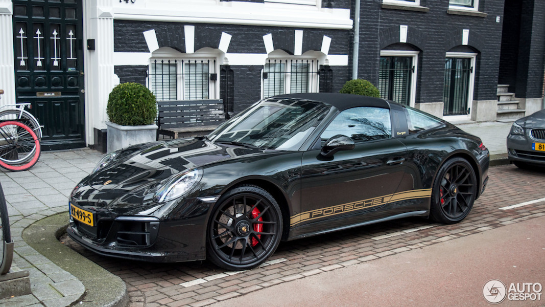 Stijlvolle Porsche 911 Targa doet Amsterdam aan