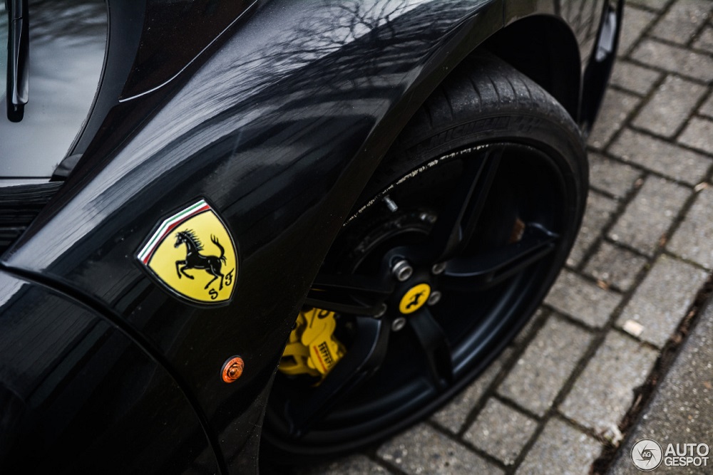 Spot van de dag: Ferrari 458 Speciale met velgschade