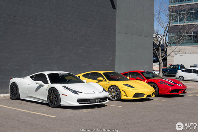 Kleurig Ferrari trio gespot in Denver