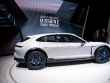 Genève 2018: Porsche Mission-E Cross NAAM NAKIJKEN