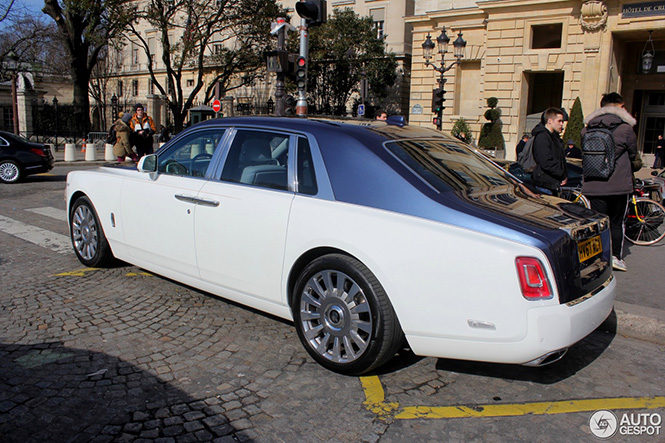 Rolls-Royce Phantom VIII siert Parijs op