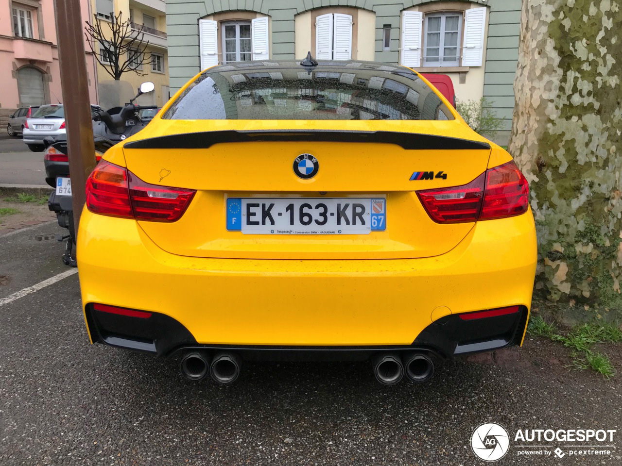 Gele BMW M4 is lekker aangekleed