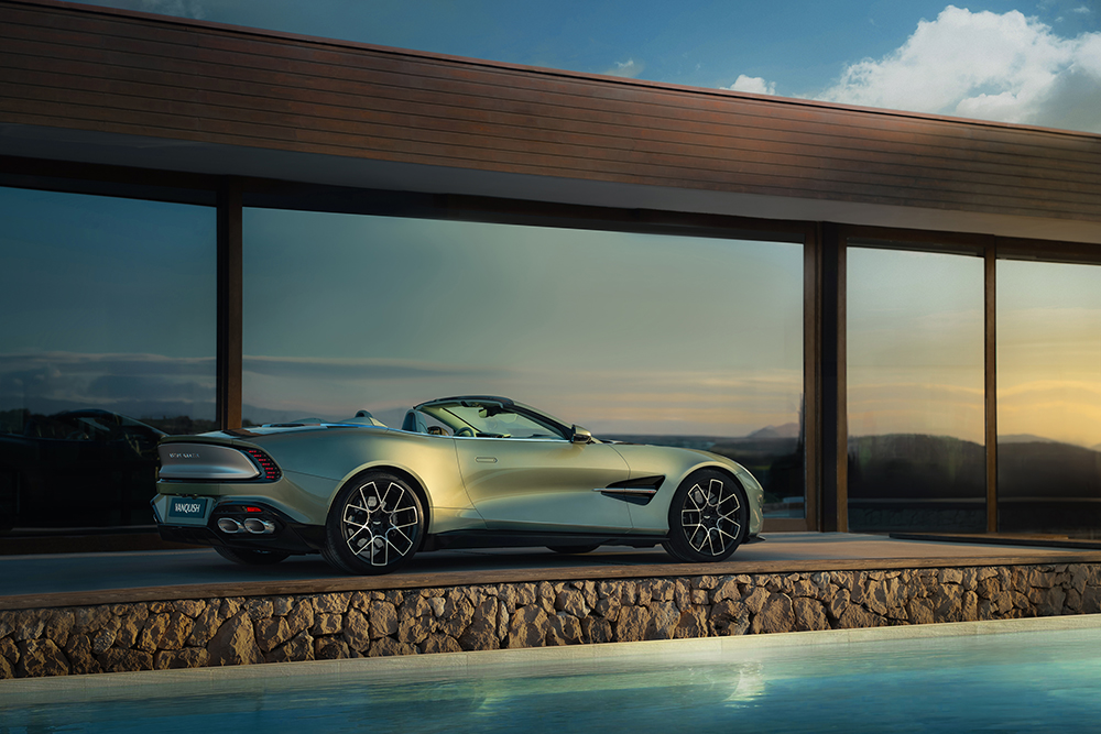 Met de dakloze Aston Martin Vanquish hoef je geen medelijden te hebben