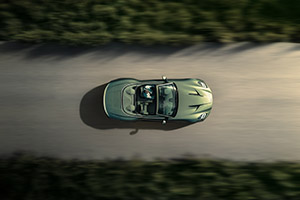 Met de dakloze Aston Martin Vanquish hoef je geen medelijden te hebben