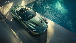 Met de dakloze Aston Martin Vanquish hoef je geen medelijden te hebben