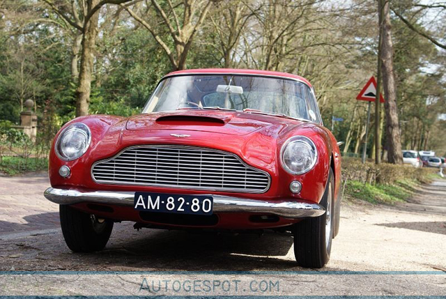 Gespot: Aston Martin DB4 Vantage