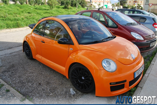 Strange sighting: oranje Volkswagen Beetle RSi