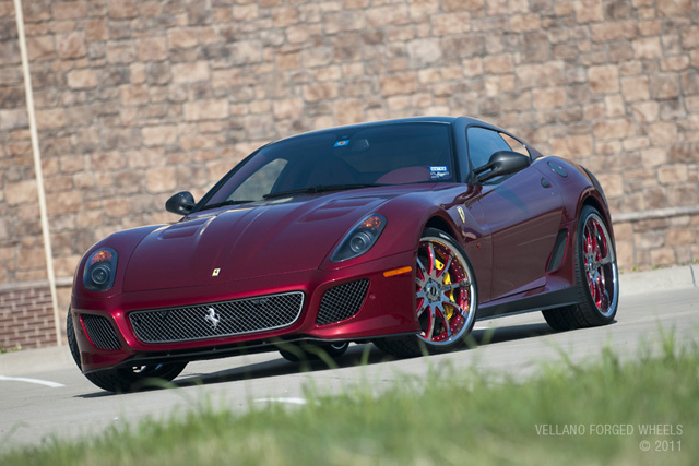 Vellano plaatst hip setje velgen onder Ferrari 599 GTO