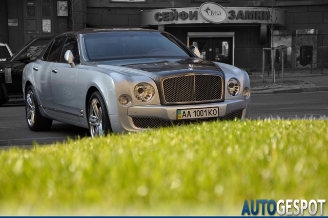 Gespot: Bentley Mulsanne in twotone kleurenstelling!