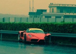 Ferrari Enzo Ferrari door eigenaar omgetoverd tot driewieler