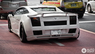 Italiaanse exoten in Japan: Lamborghini & Ferrari combo