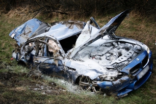 Goed kapot: BMW M5 F10 gecrasht