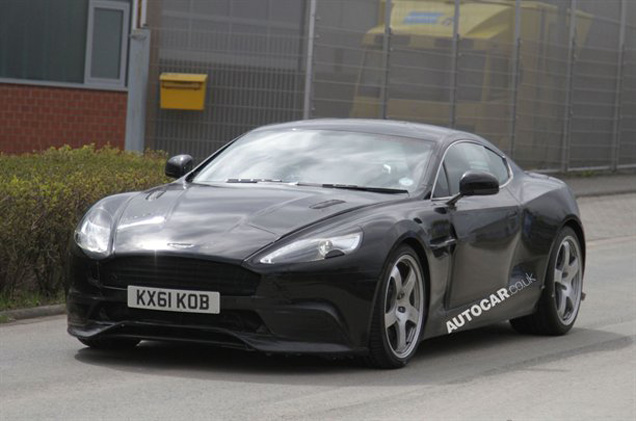Krachtige verschijning: nieuwe Aston Martin DBS