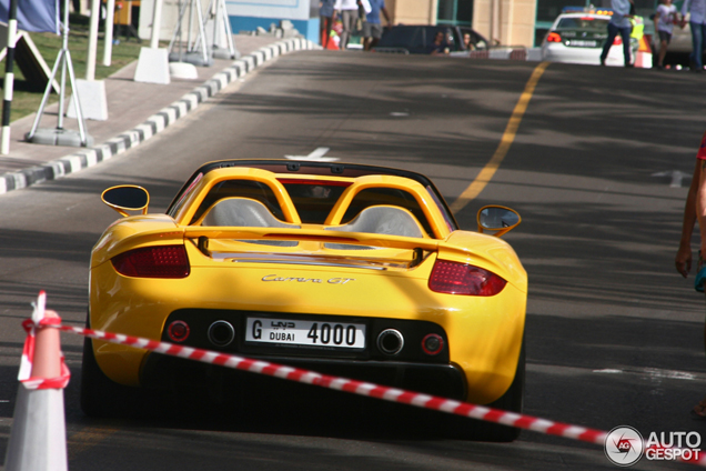 Gele Porsche Carrera GT zorgt voor draaiende nekken
