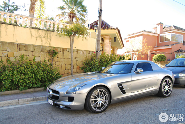 Alle kleuren van de regenboog: Mercedes-Benz SLS AMG 