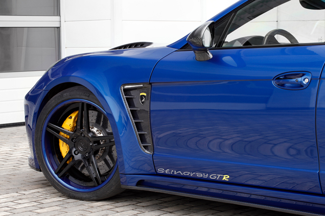Blauw monster: TopCar Stingray GTR