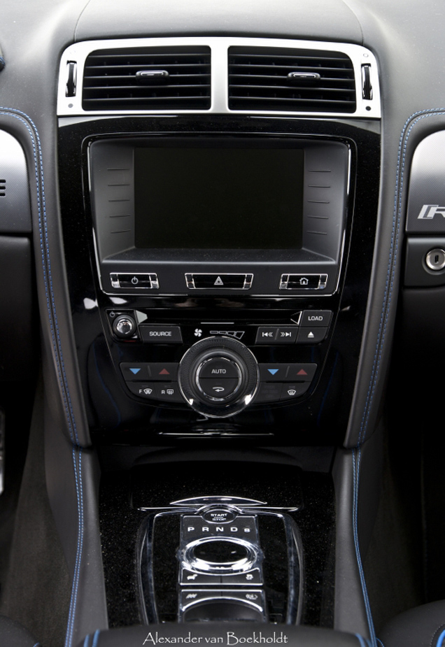 Photoshoot : Jaguar XKR-S 2012