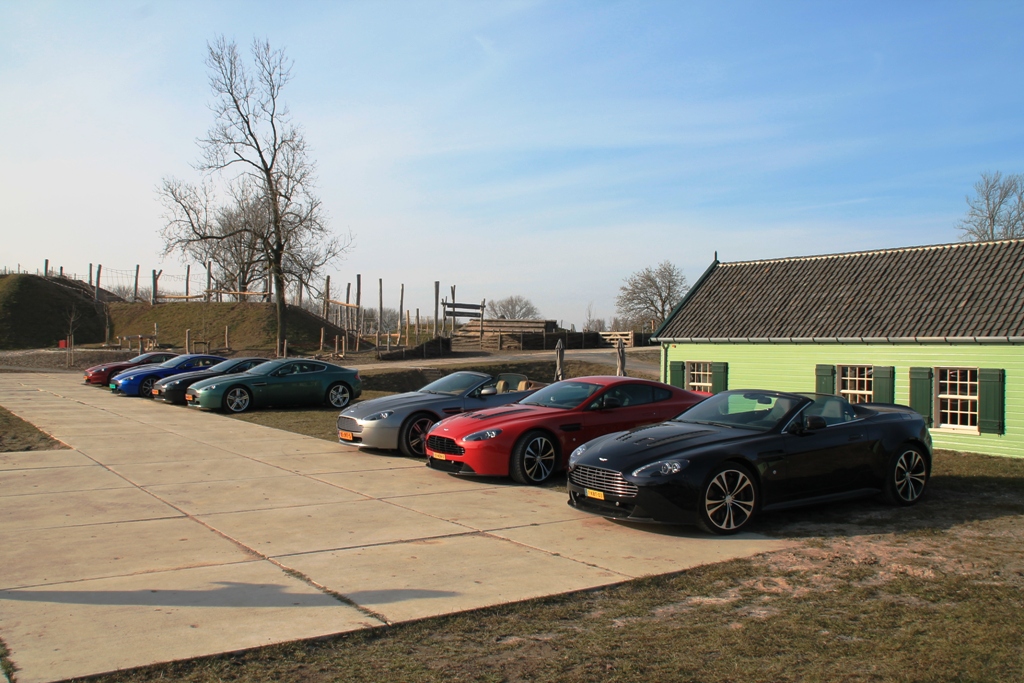 Reportage: met spoed naar een groep Aston Martins!