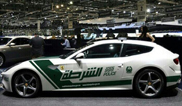 Policija kuri randasi a Dubai vazinejasi su: Ferrari FF