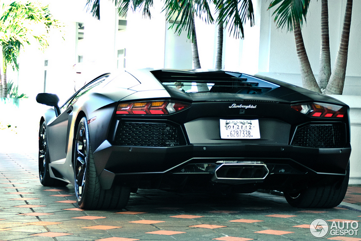 Lamborghini Aventador LP700-4 krachtig vastgelegd