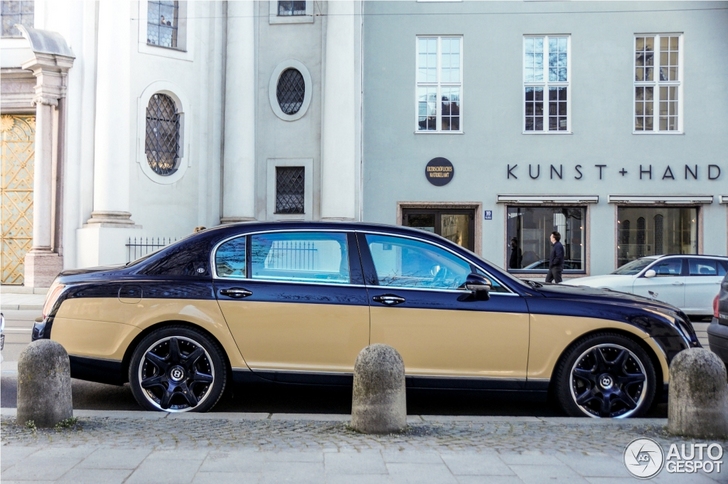 Bijzonder knappe two-tone Bentley Continental Flying Spur gespot