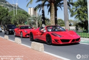 Doua Ferrari inchiriate fotografiate impreuna