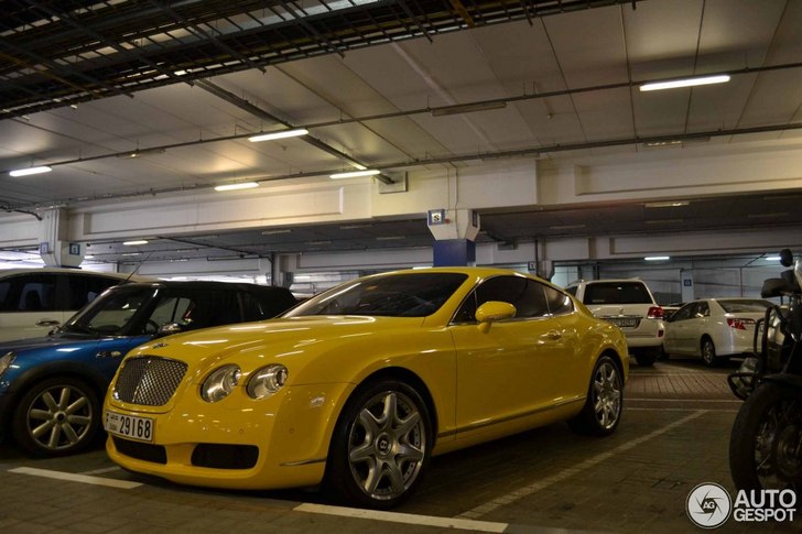 Bentley Continental GT exclusief in de kleur geel 