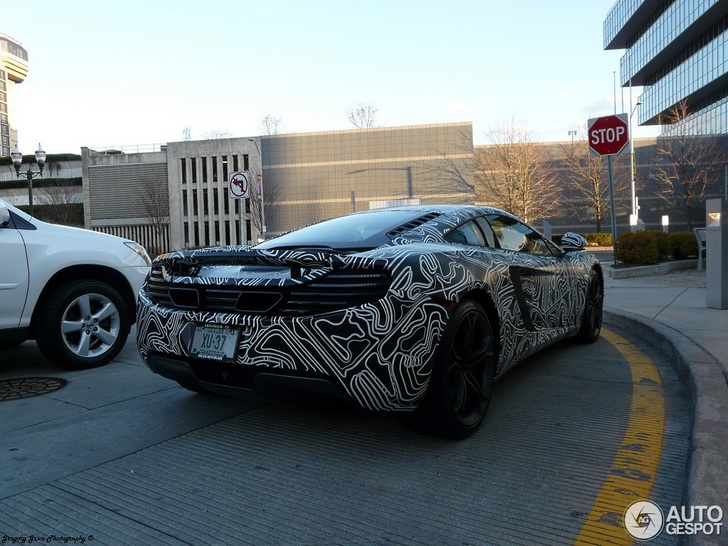 Spotted: McLaren MP4-12C with an extraordinary wrap