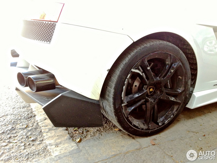 Sharp-lined Lamborghini Gallardo LP560-4 spotted in Kunming