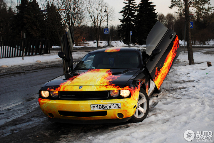 Spotted: a ridiculous Dodge Challenger SRT-8
