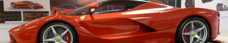 De 'La Ferrari' in het Ferrari museum in Maranello